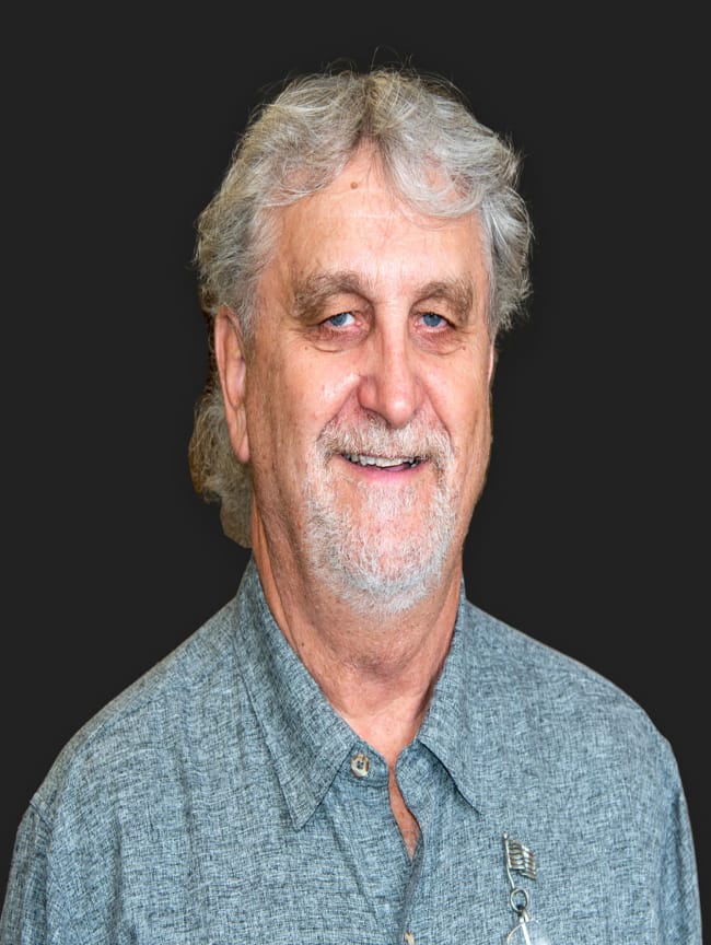 Dennis - 650x864